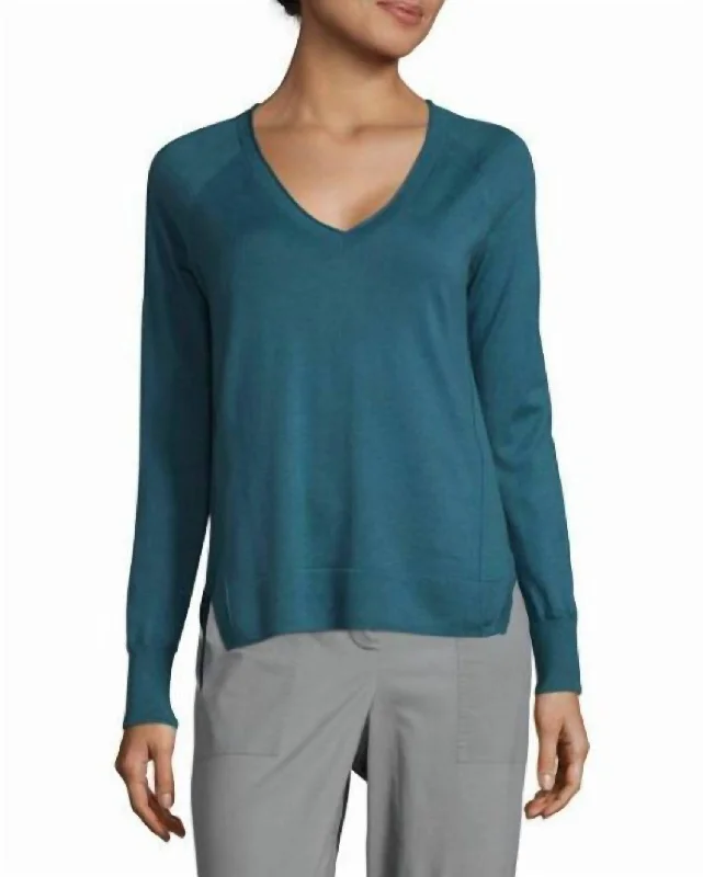 Pomona V-Neck Cotton Knit Relaxed Fit Sweater In Blue